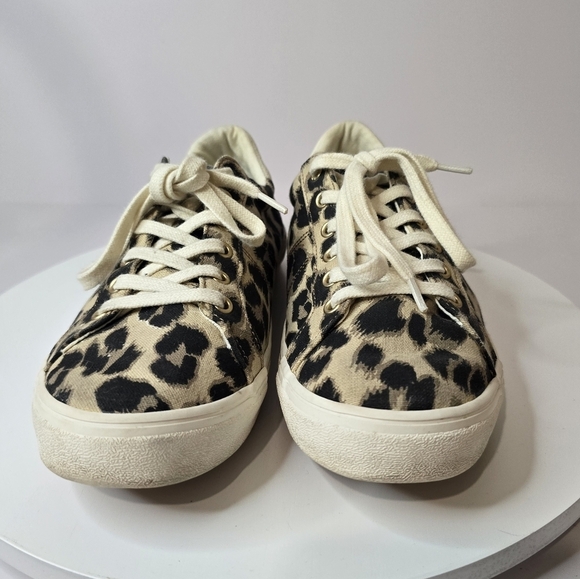 ⭐️40% Off⭐️ Old Navy Court Sneakers in Leopard. - Picture 4 of 8